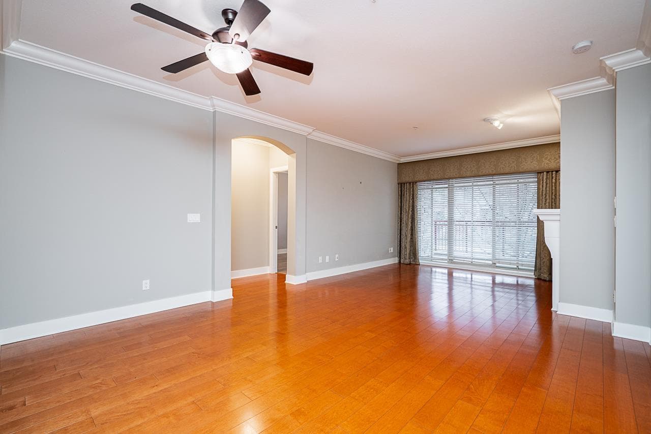 207 16421 64 AVENUE photo 5