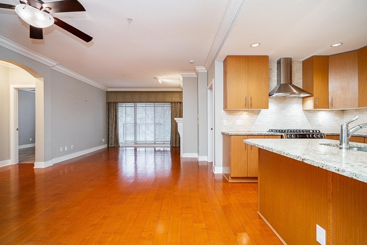 207 16421 64 AVENUE photo 4