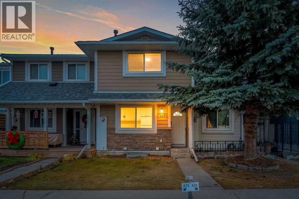 2 bed 2 bath single family at 429 Georgian Villas NE — $299,000