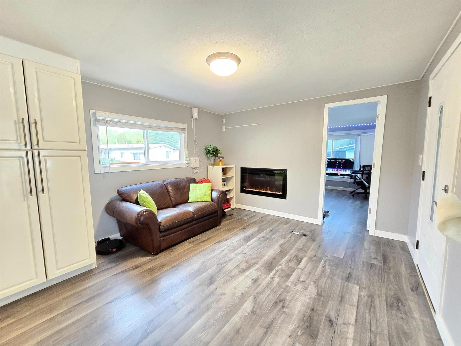 56 8220 KING GEORGE BOULEVARD photo 5