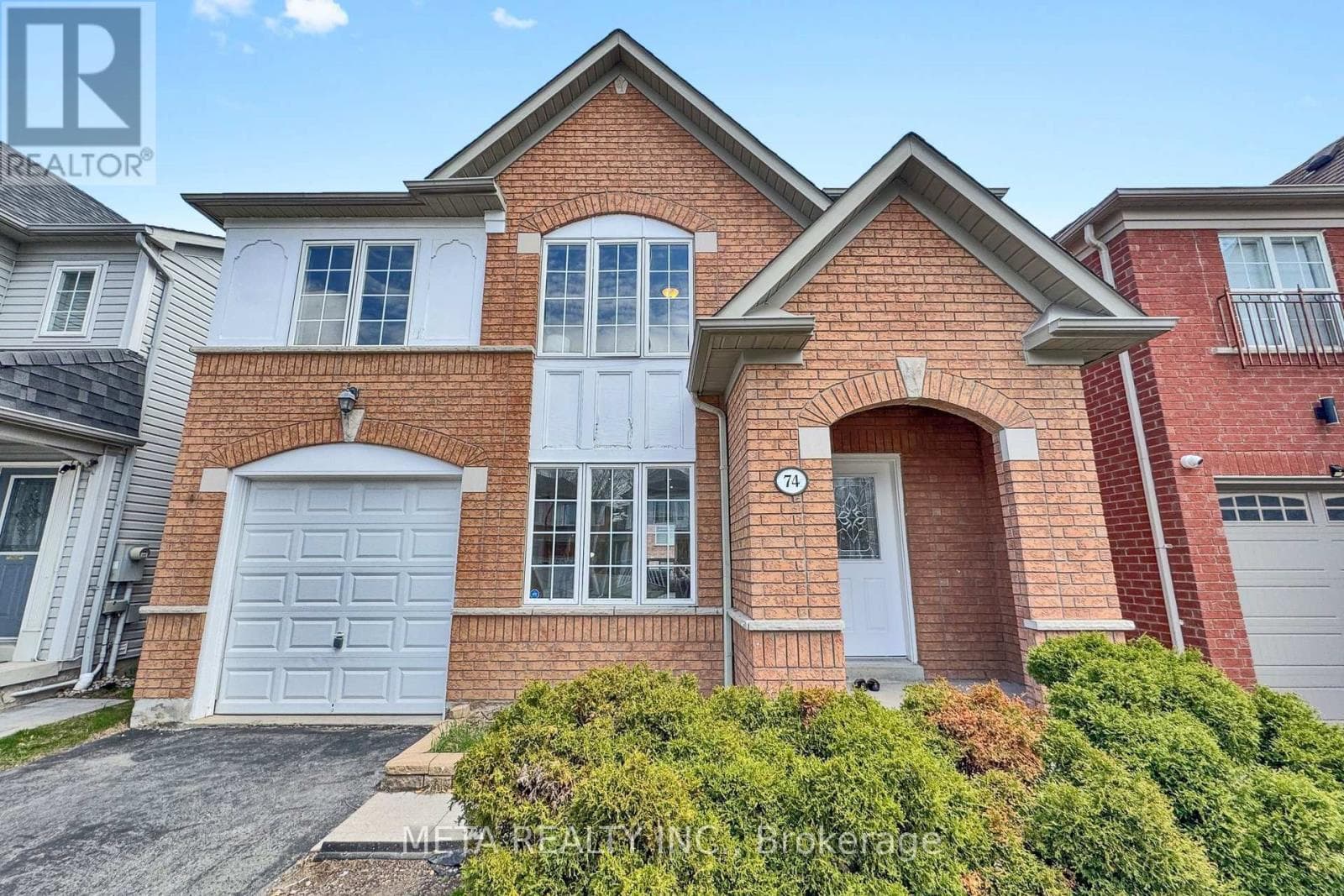 4 bed 4 bath single family at 74 MCSWEENEY CRESCENT — $945,000
