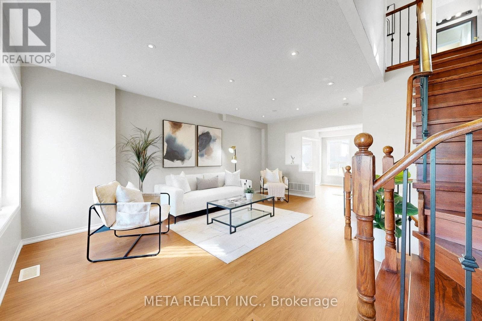 74 MCSWEENEY CRESCENT photo 2