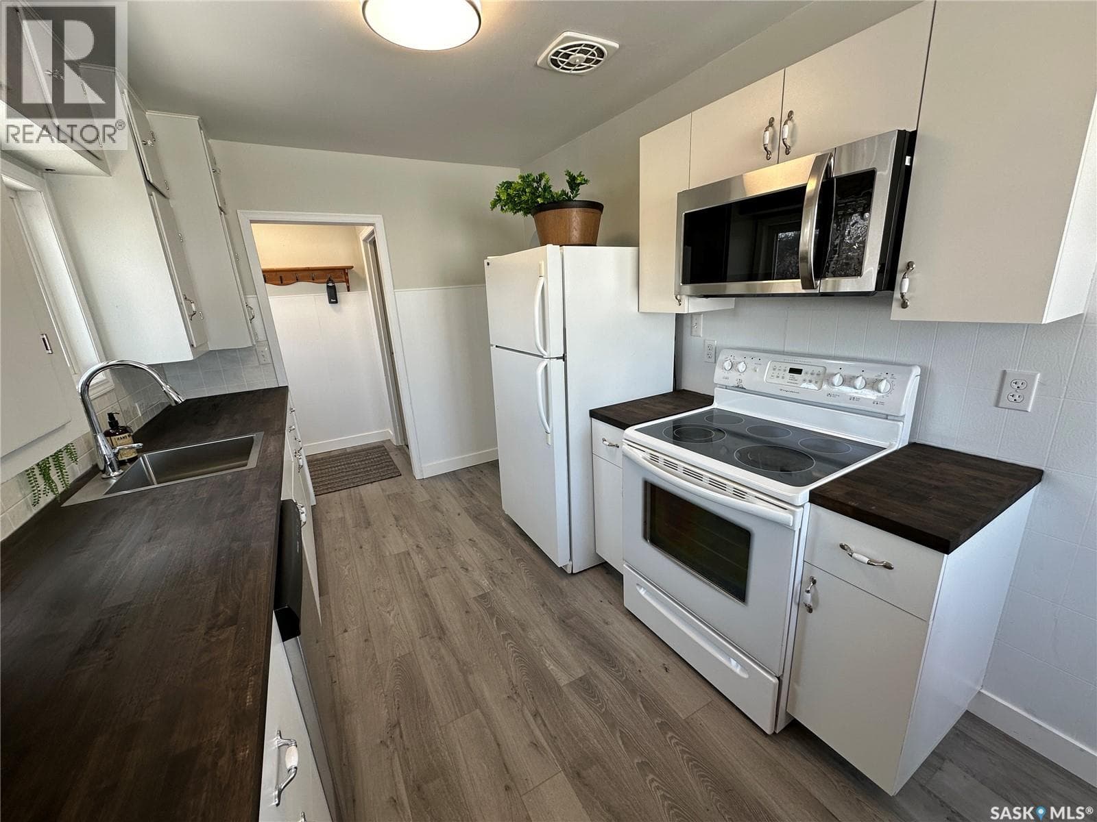 2 bed 2 bath single family at 105 5th AVENUE W — $209,000