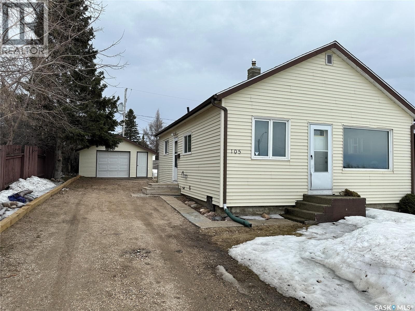 105 5th AVENUE W photo 2
