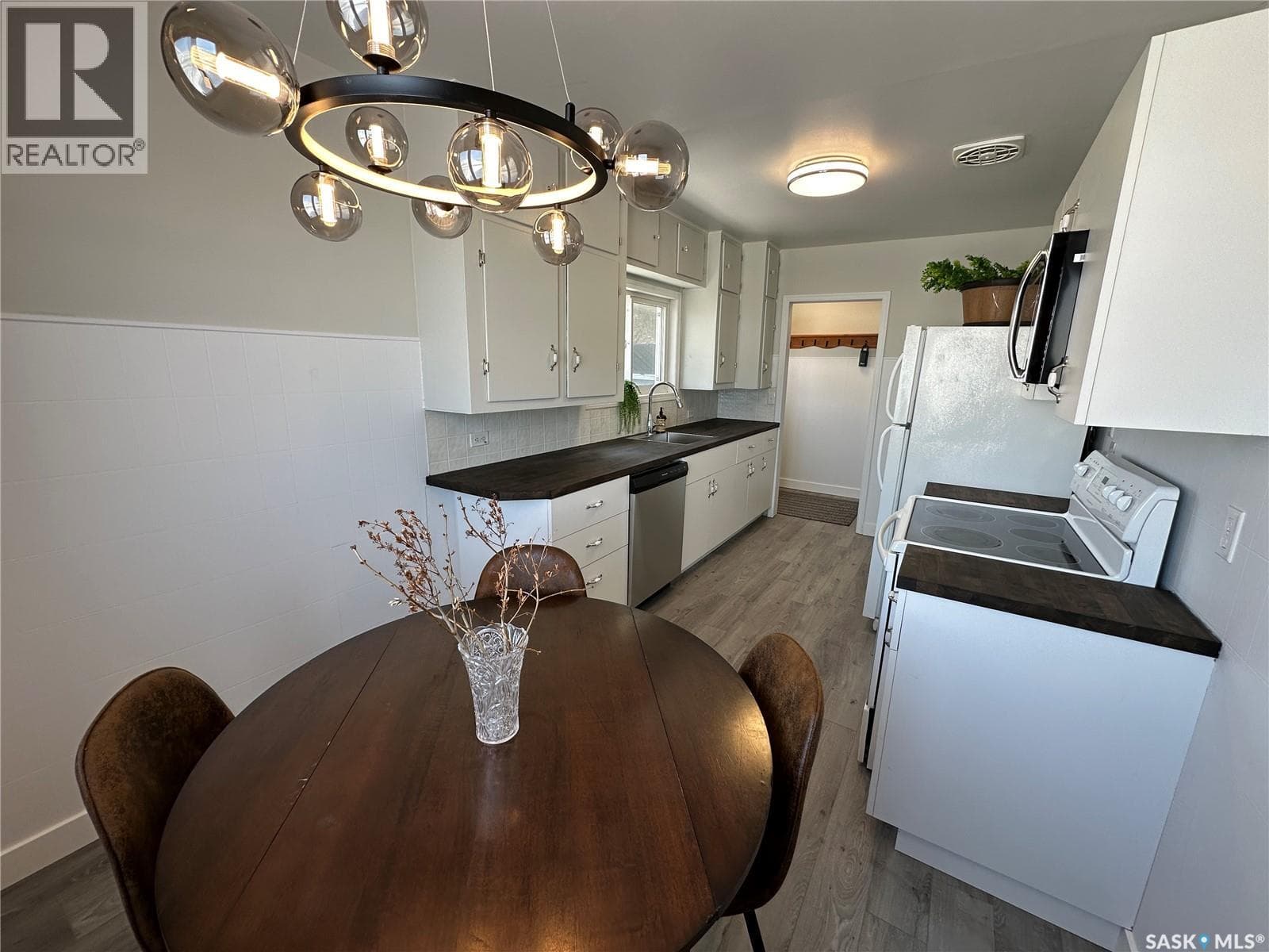 105 5th AVENUE W photo 4