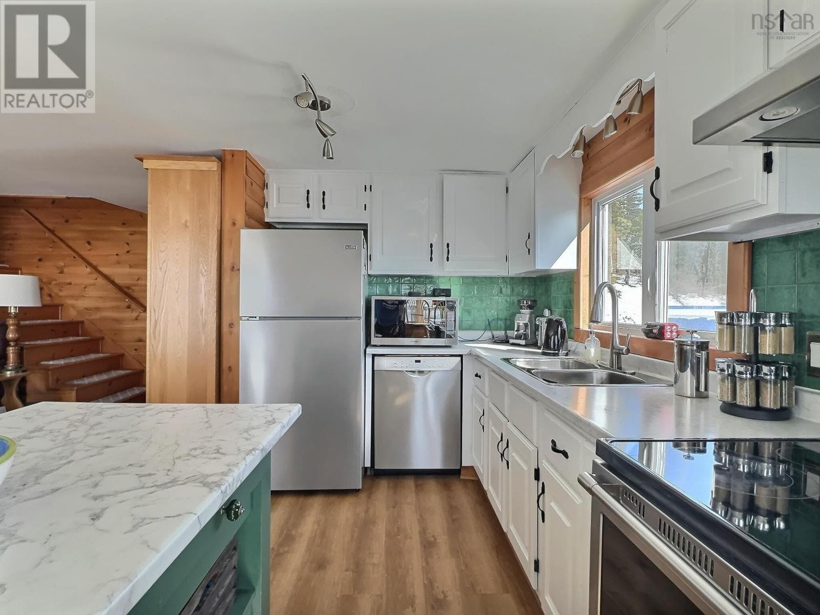 278/280 Etta Drive photo 3