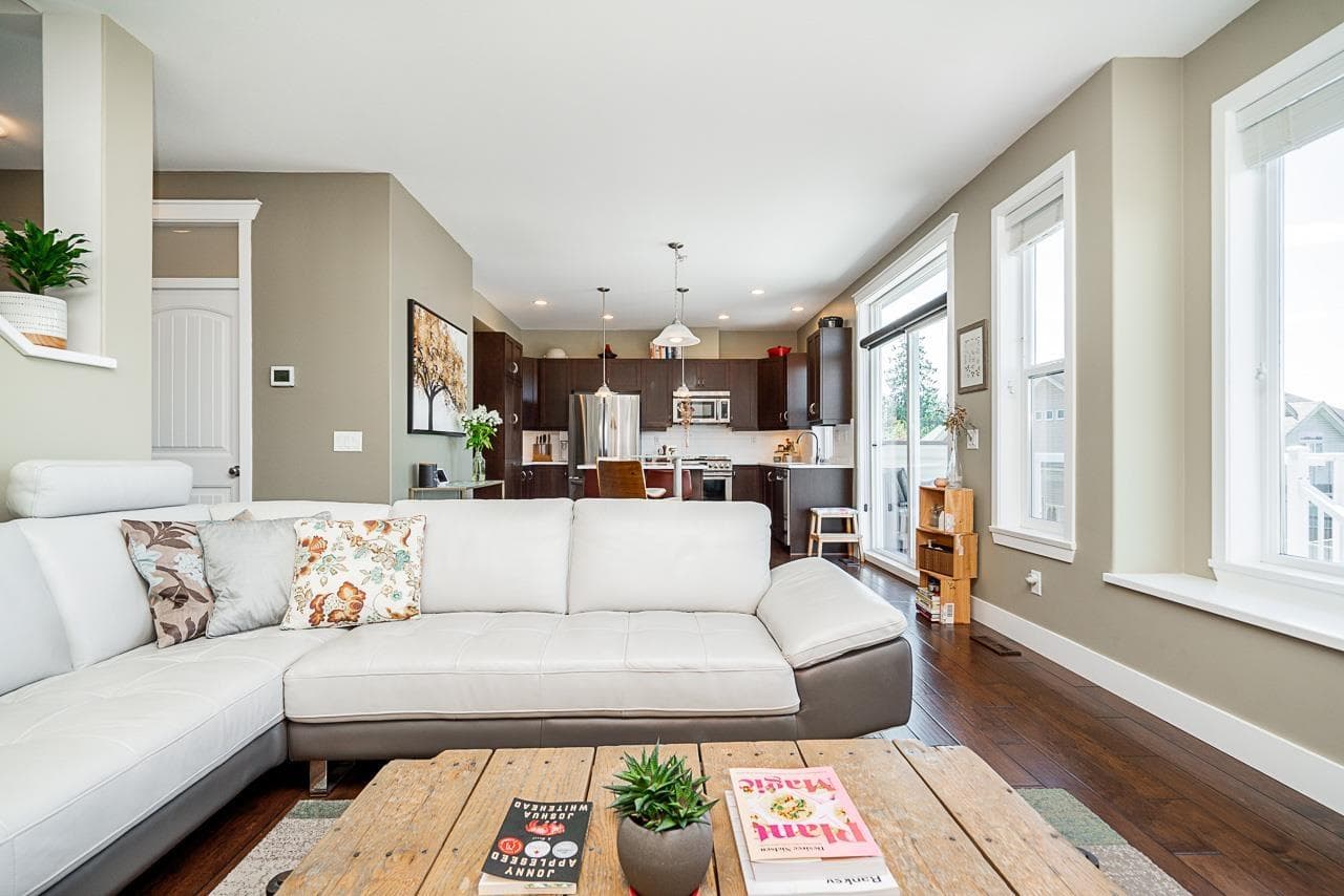 6069 163B STREET photo 3