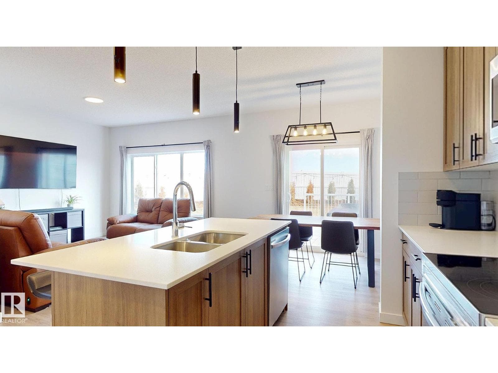 2808 152 AV NW photo 5
