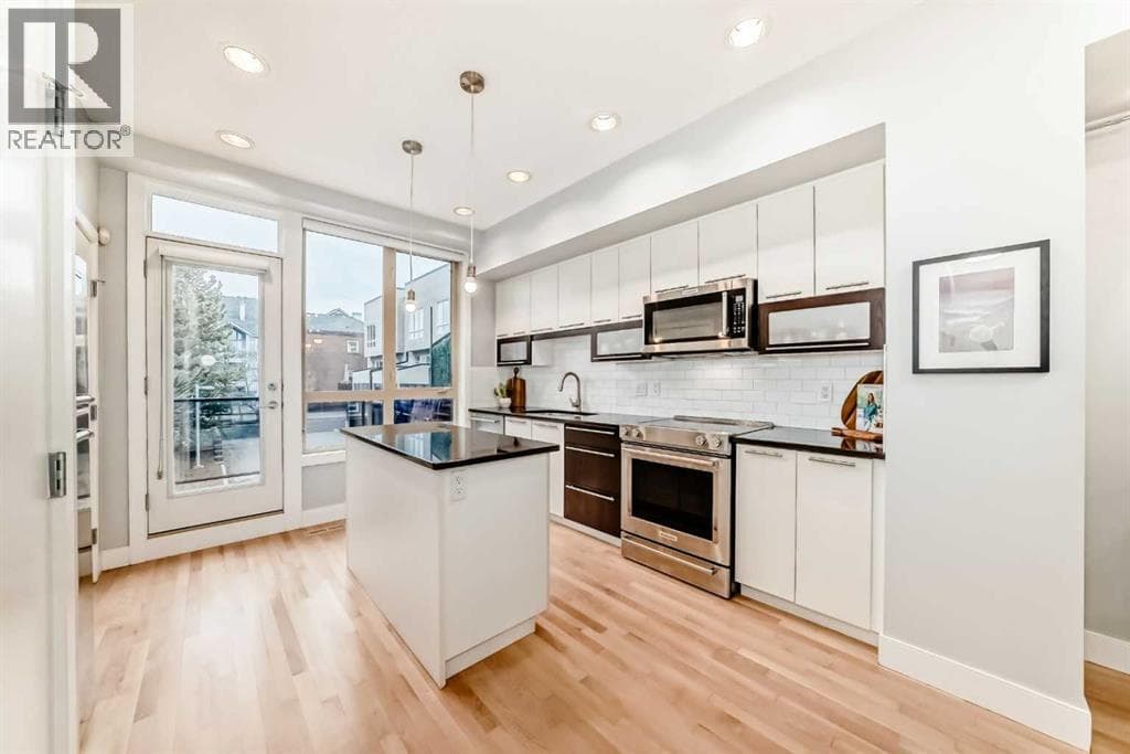 1606 36 Avenue SW photo 4