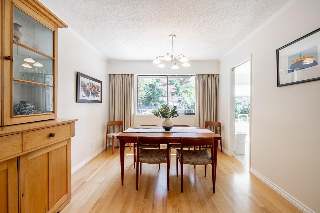 14586 18 AVENUE photo 4