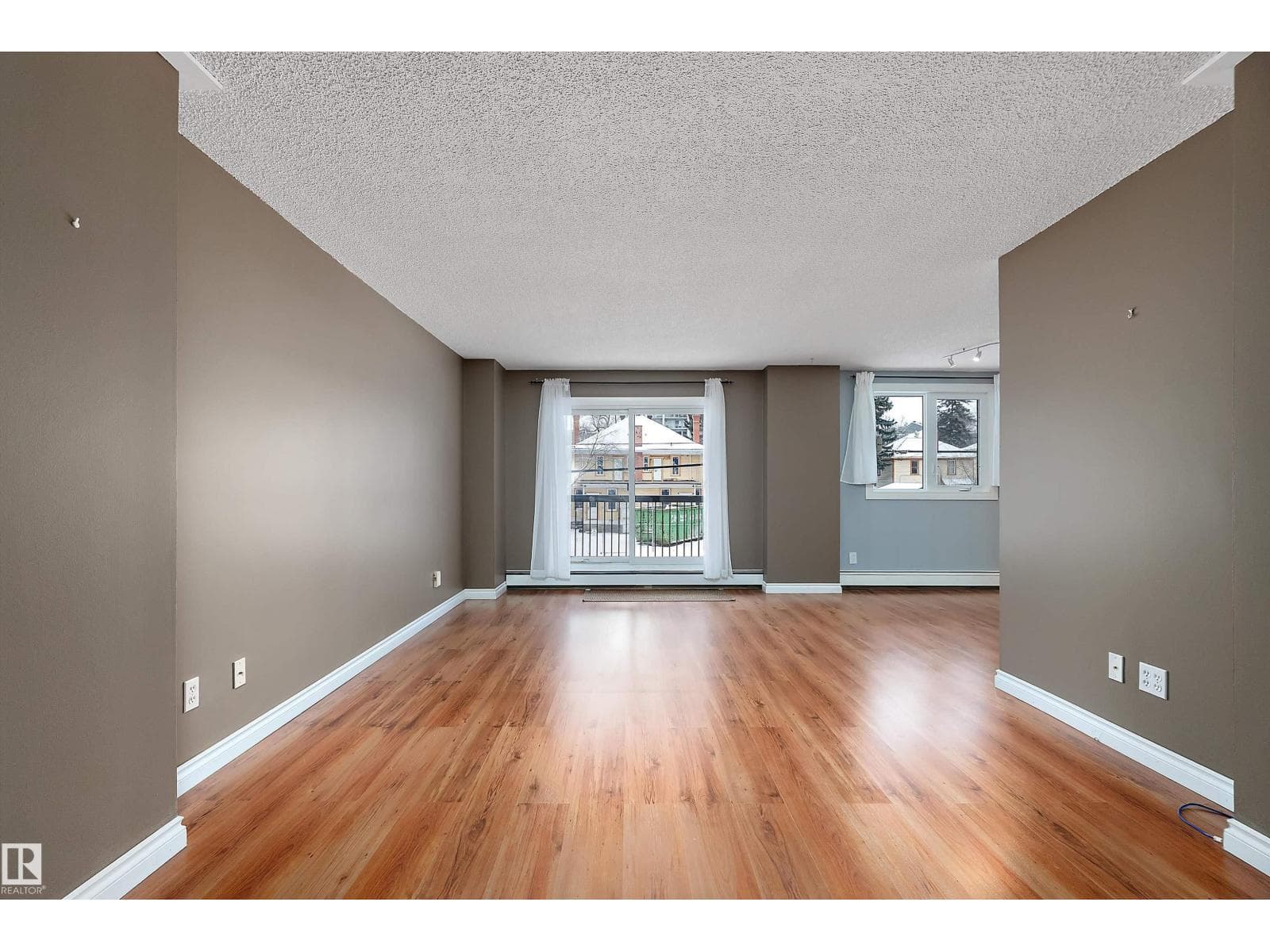 #206 9929 113 ST NW photo 3