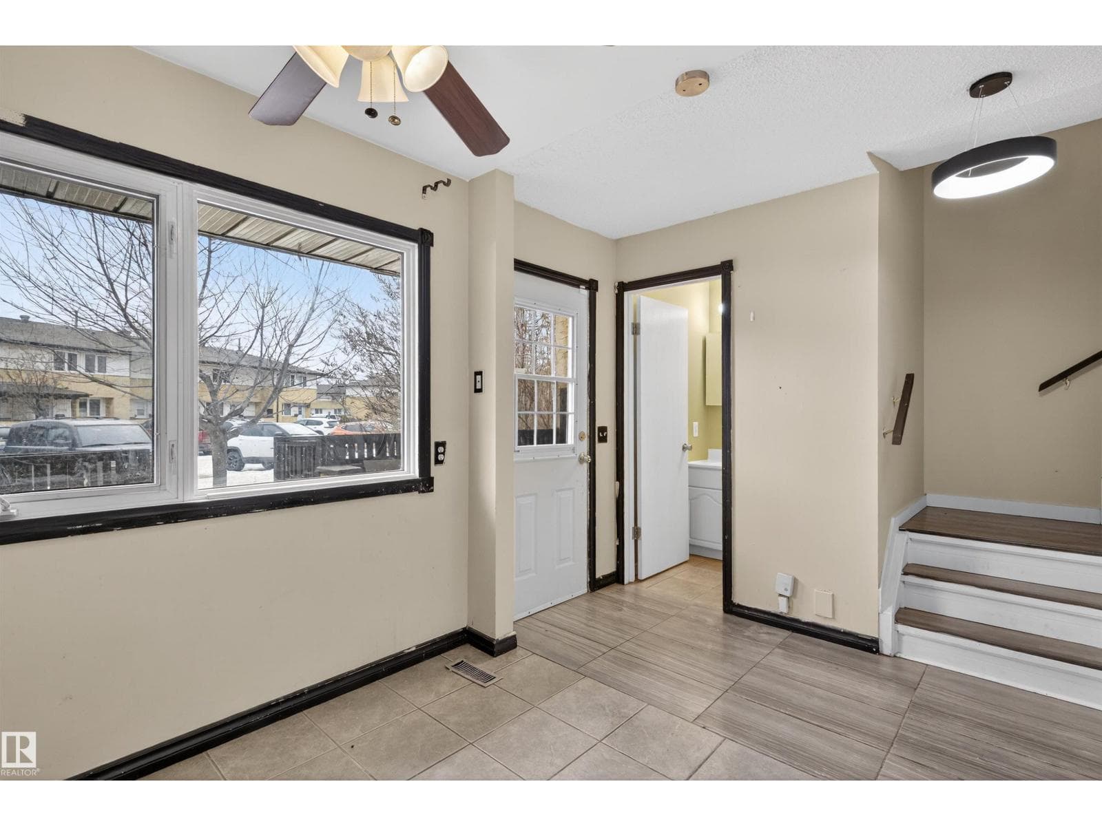 3301 139 AV NW photo 5