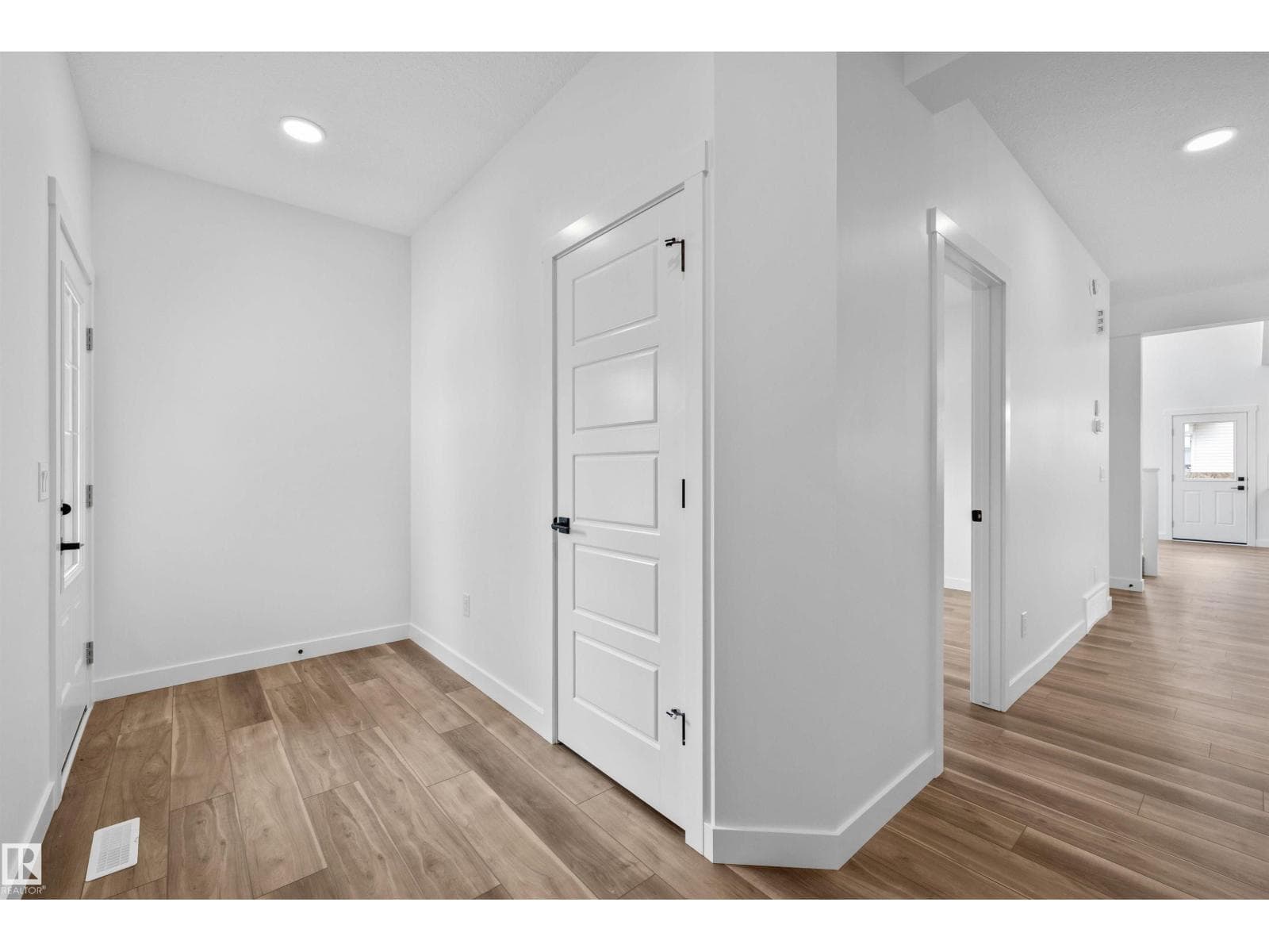 2263 194 ST NW photo 4