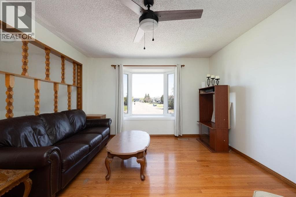 173 Oaks Crescent — photo 5