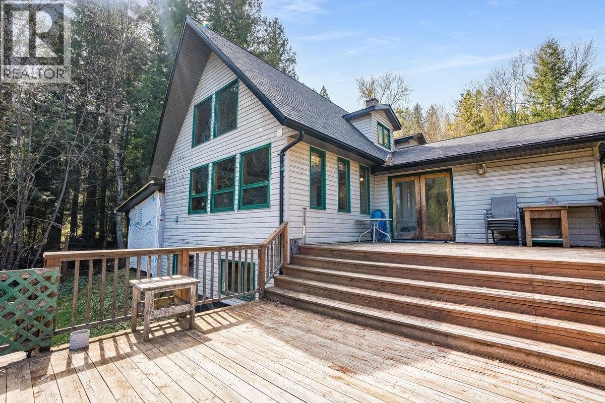 4408 Slocan  River Road photo 2