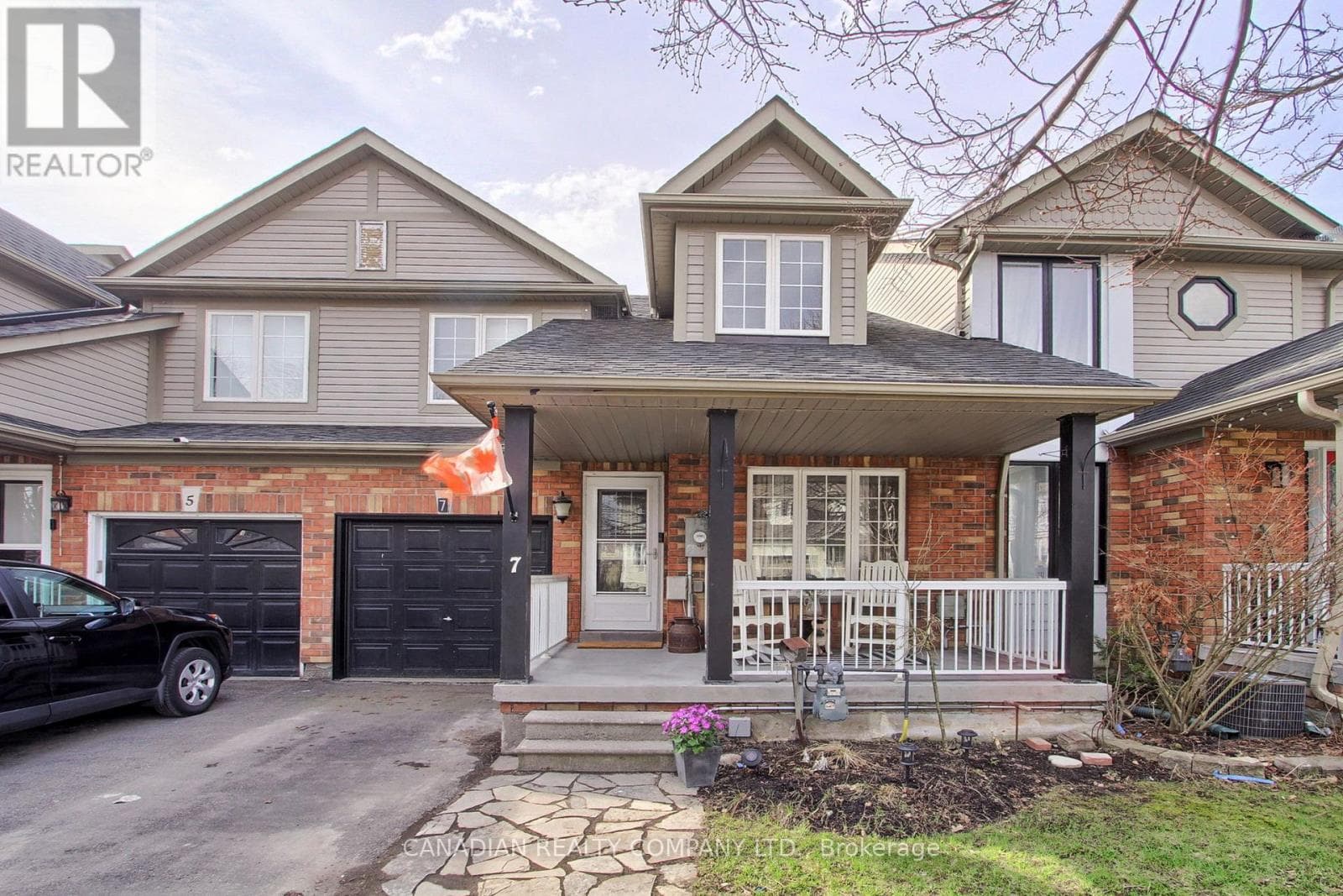 3 bed 3 bath single family at 7 GLASGOW CRESCENT — $729,900
