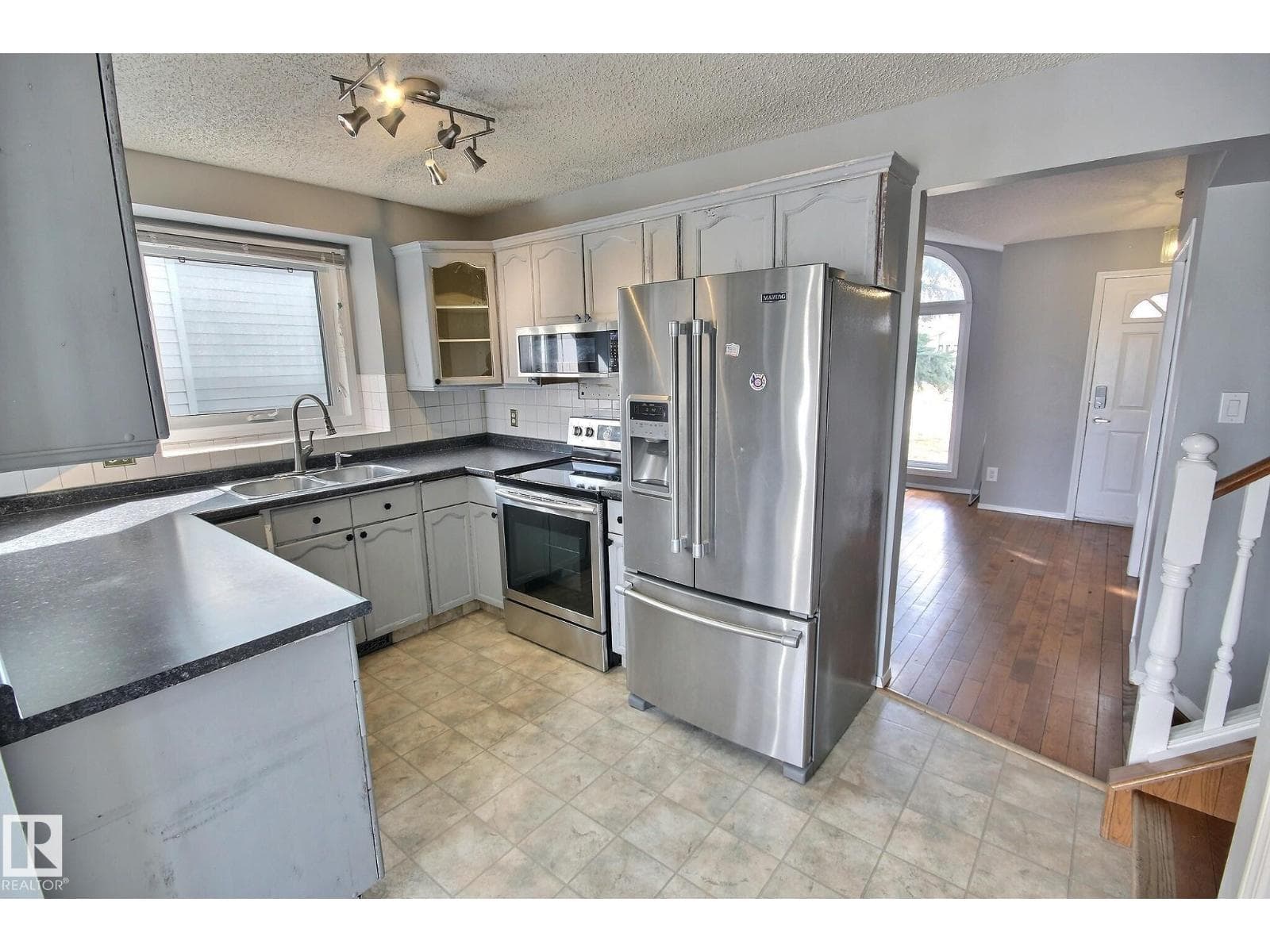 12327 45 ST NW photo 3