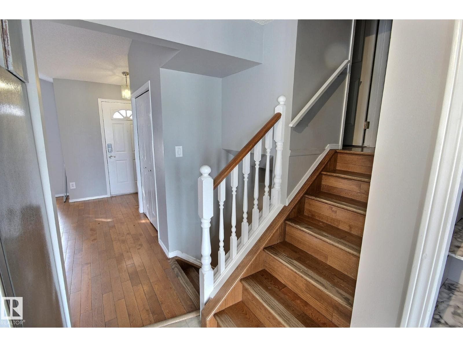 12327 45 ST NW photo 5