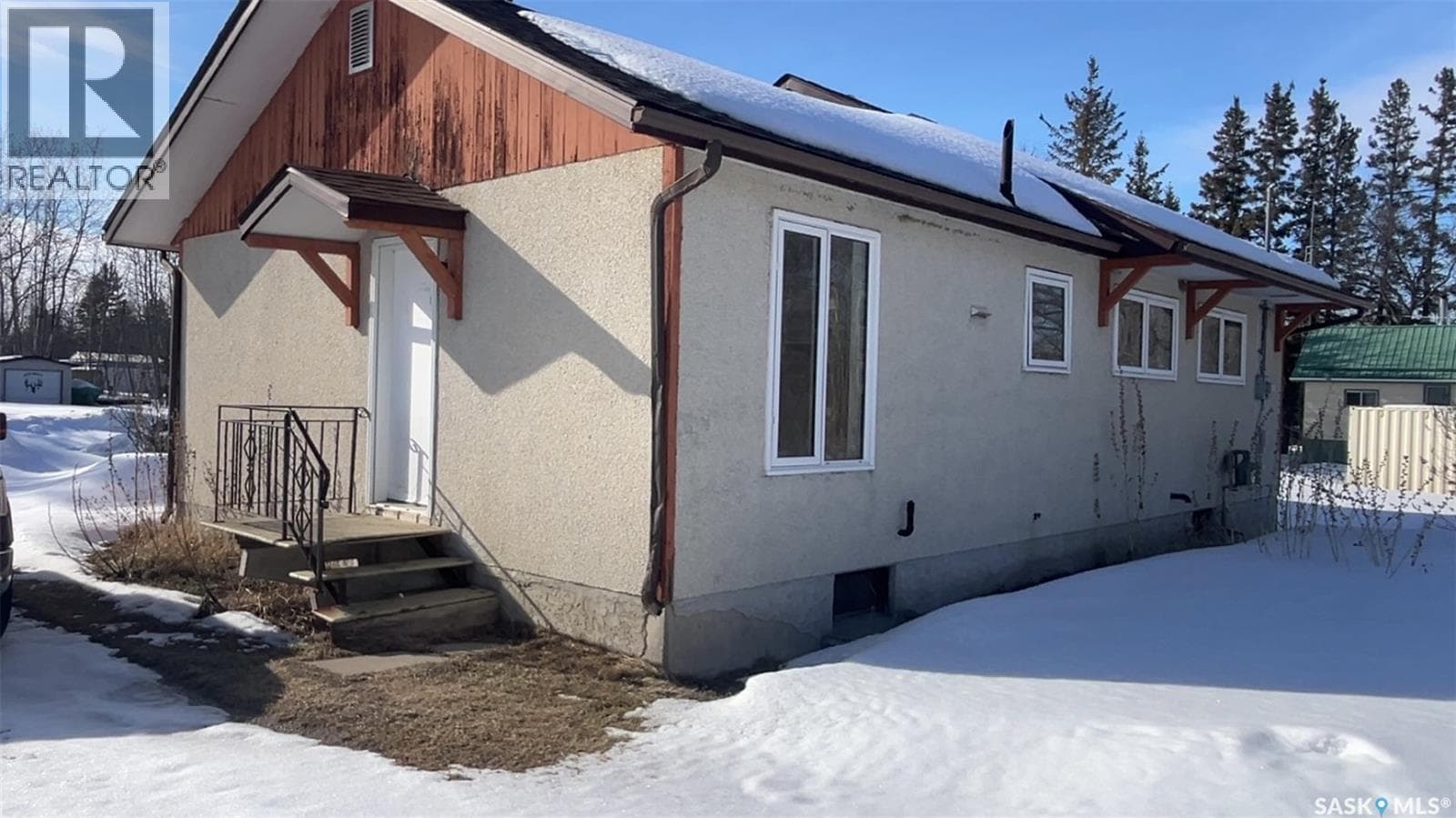 563 Birch STREET photo 2