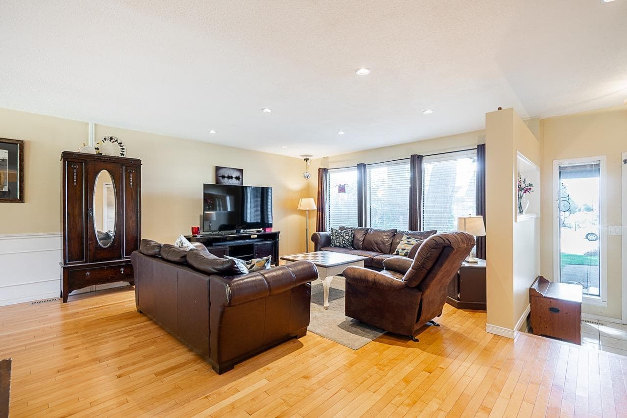 13519 15 AVENUE photo 5