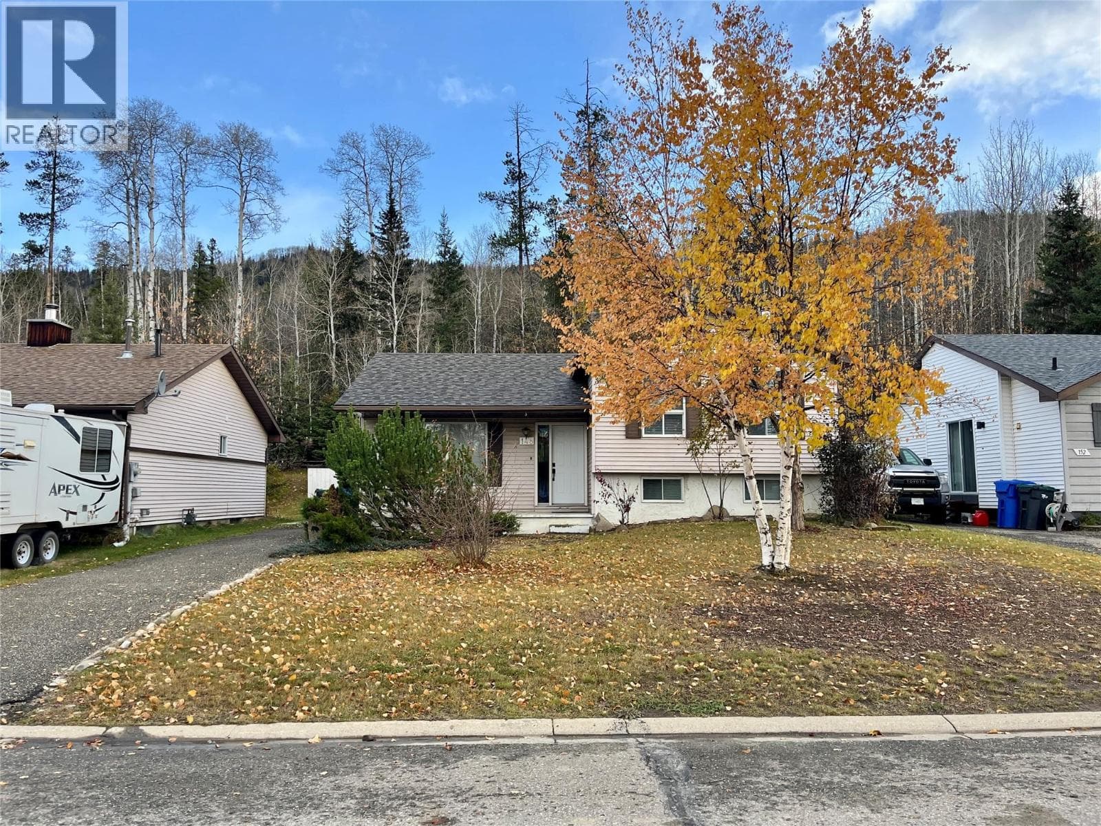 148 Gwillim Crescent photo 2