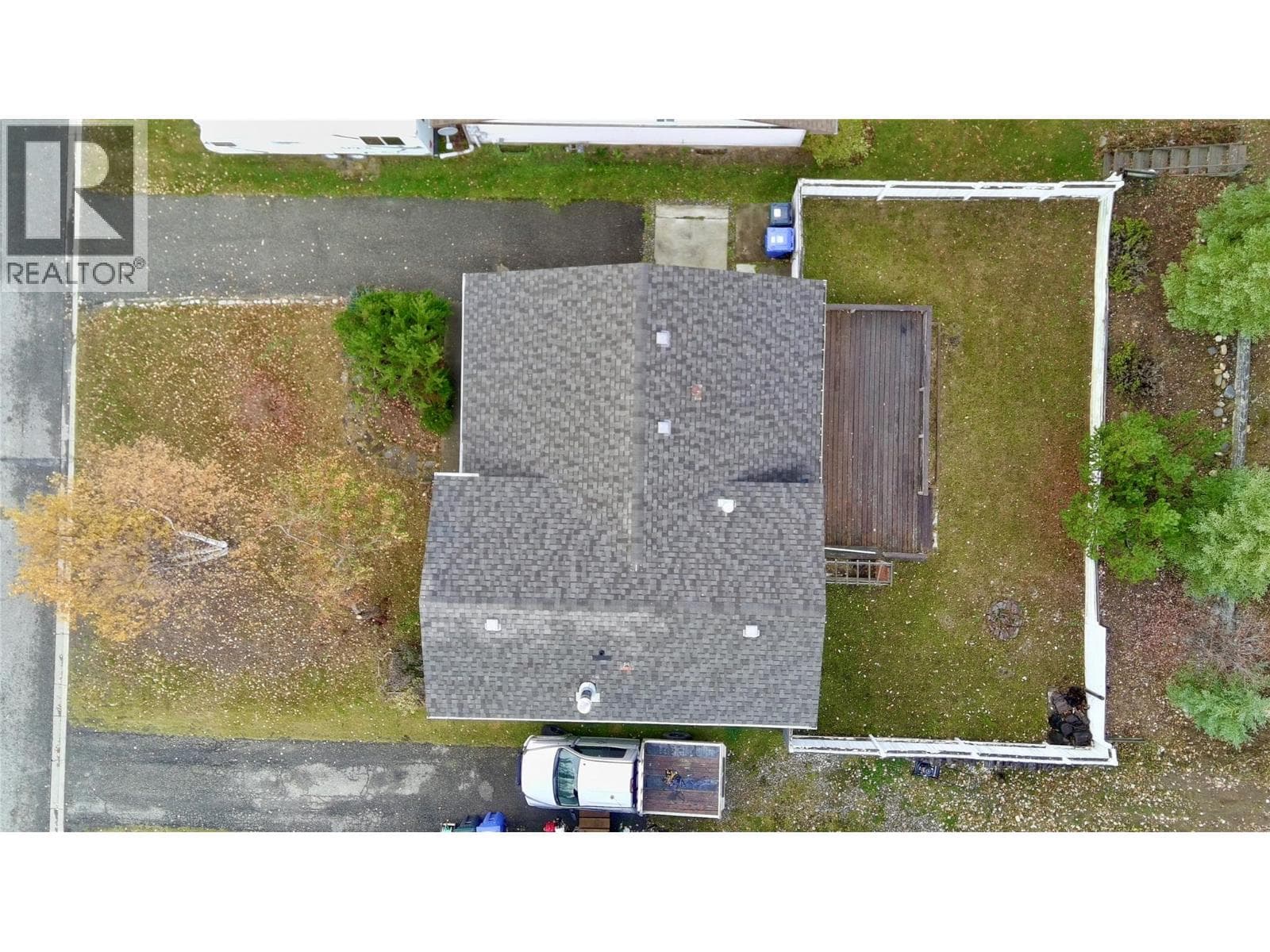 148 Gwillim Crescent photo 3