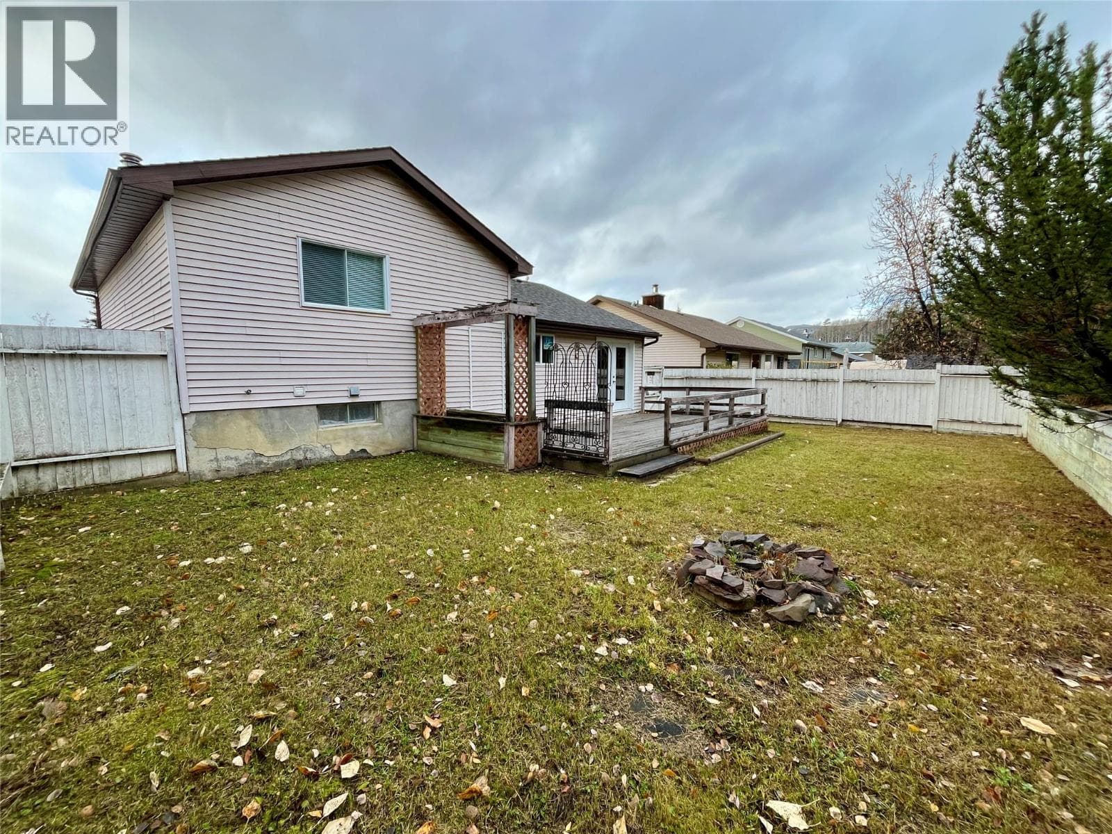 148 Gwillim Crescent photo 4