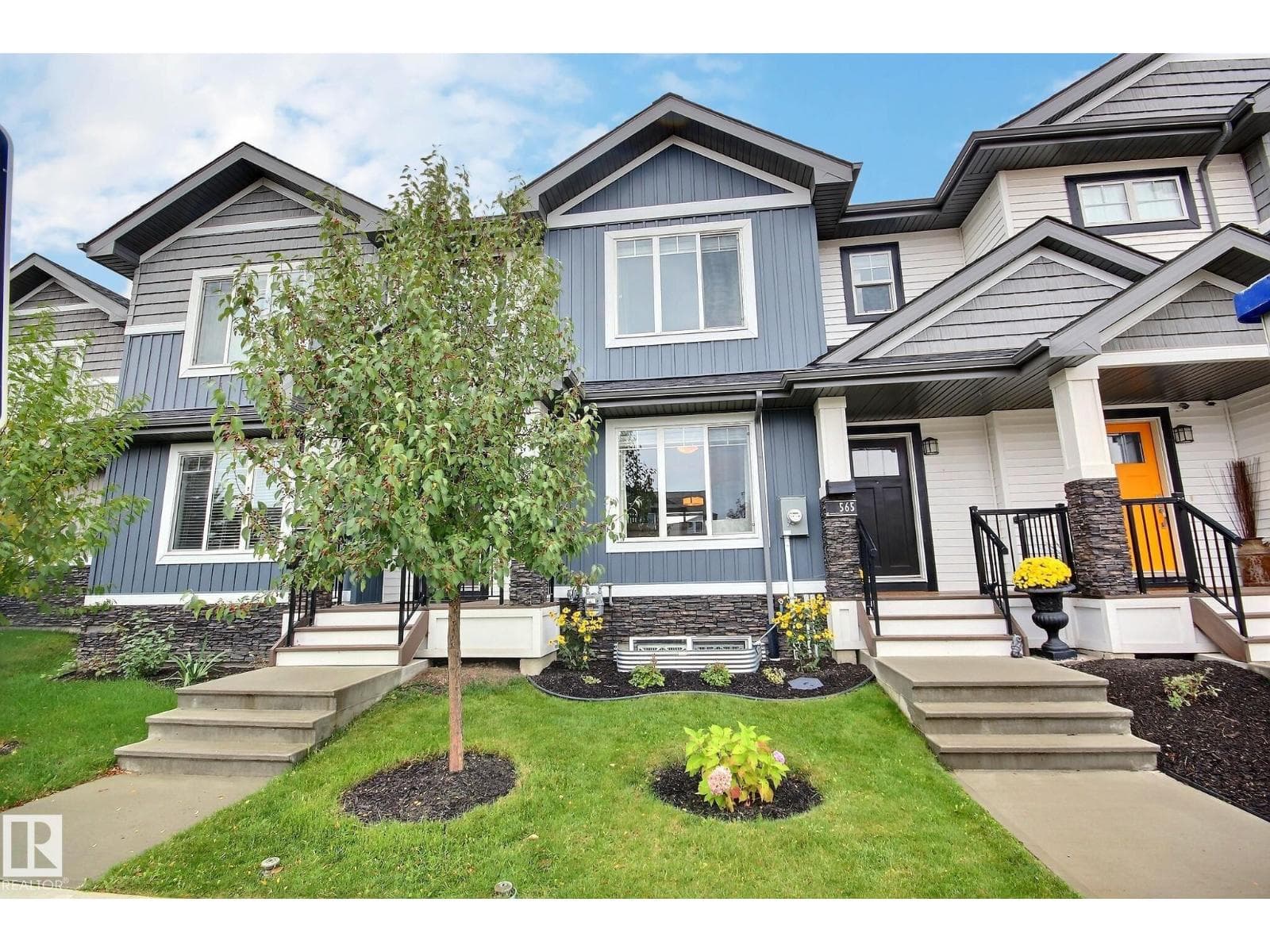 2 bed 3 bath single family at 565 CHAPPELLE DR SW — $379,900