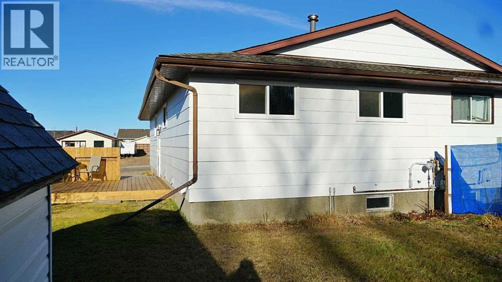 4907 53 Avenue photo 4