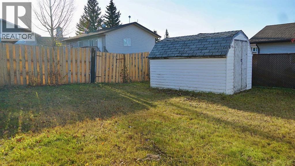 4907 53 Avenue photo 5