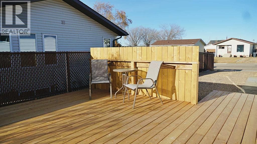 4907 53 Avenue photo 3