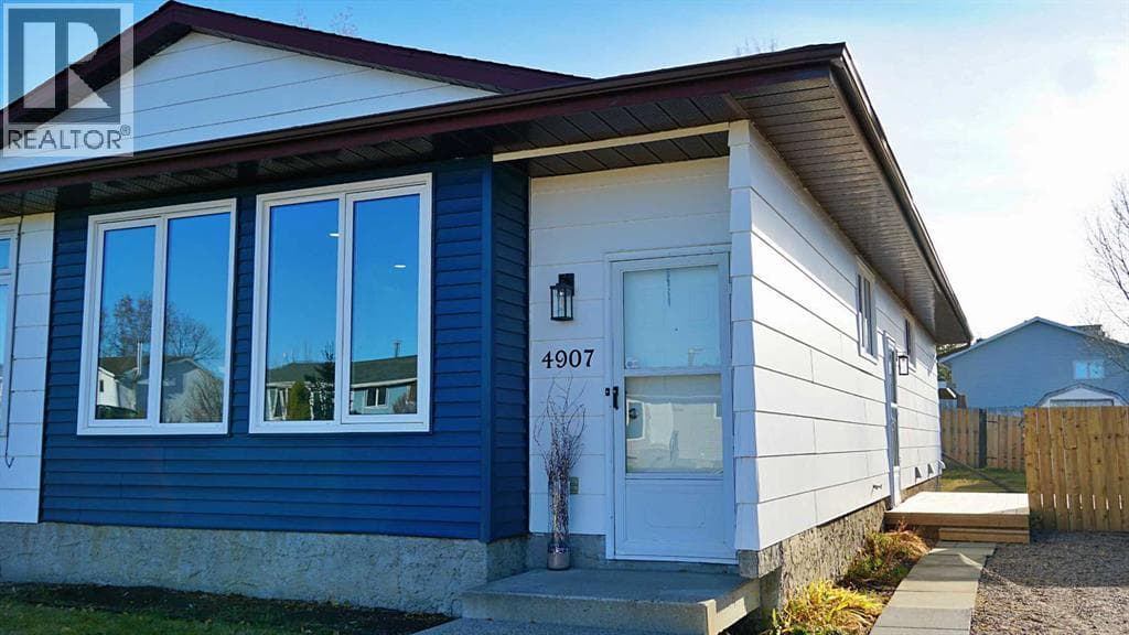 4907 53 Avenue photo 2
