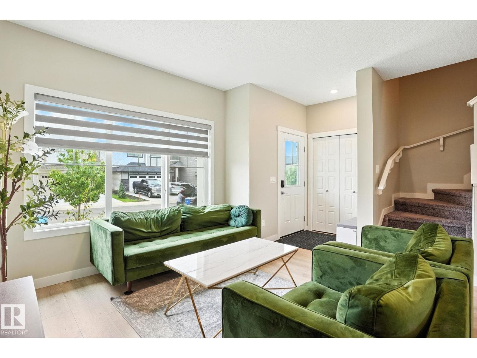 6260 175 AV NW photo 3