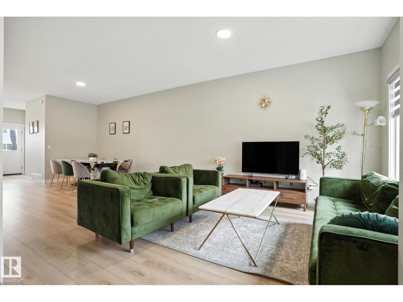 6260 175 AV NW photo 5