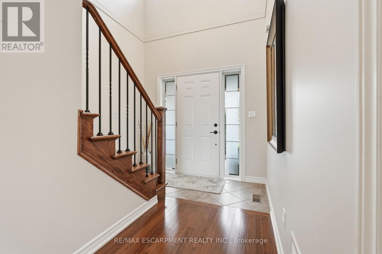 253 MILLVIEW COURT photo 3