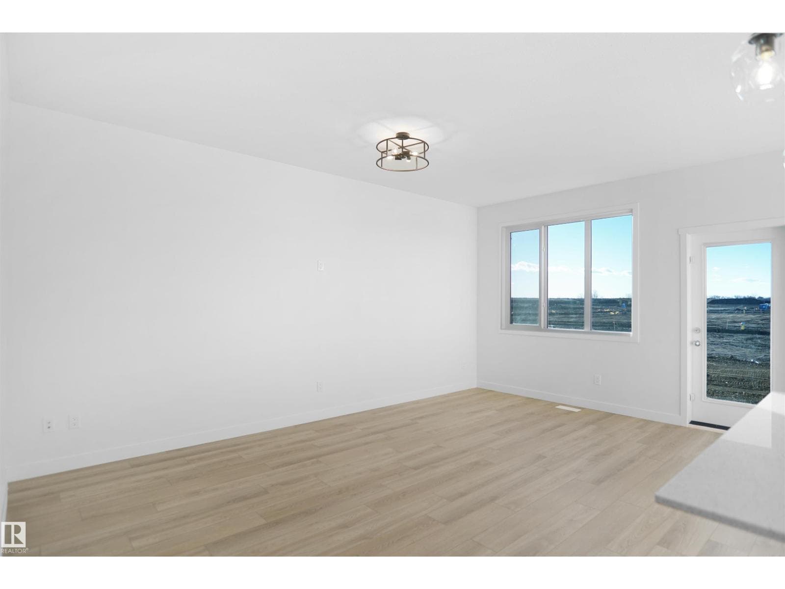 2112 210 ST NW photo 4