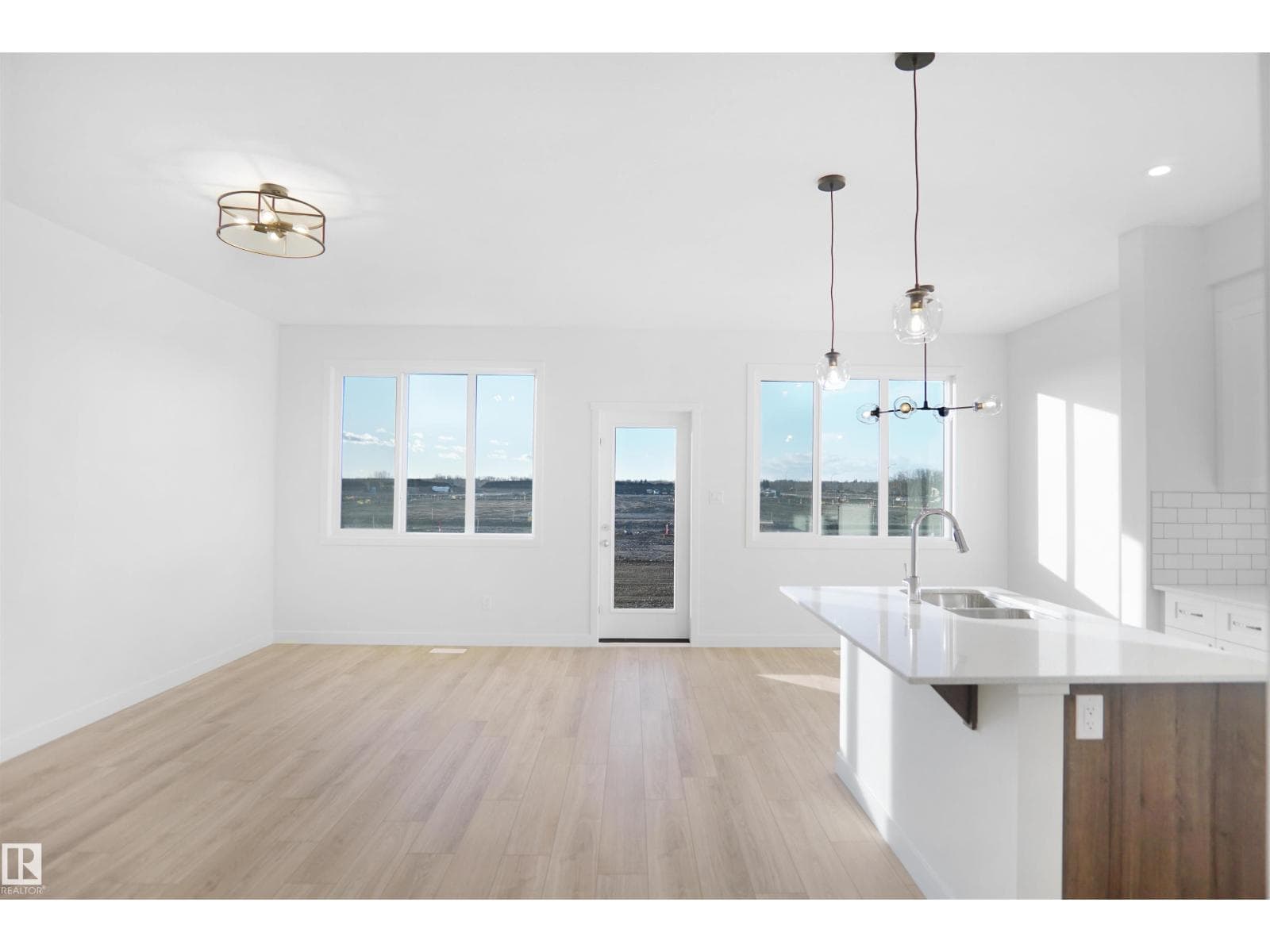 2112 210 ST NW photo 5