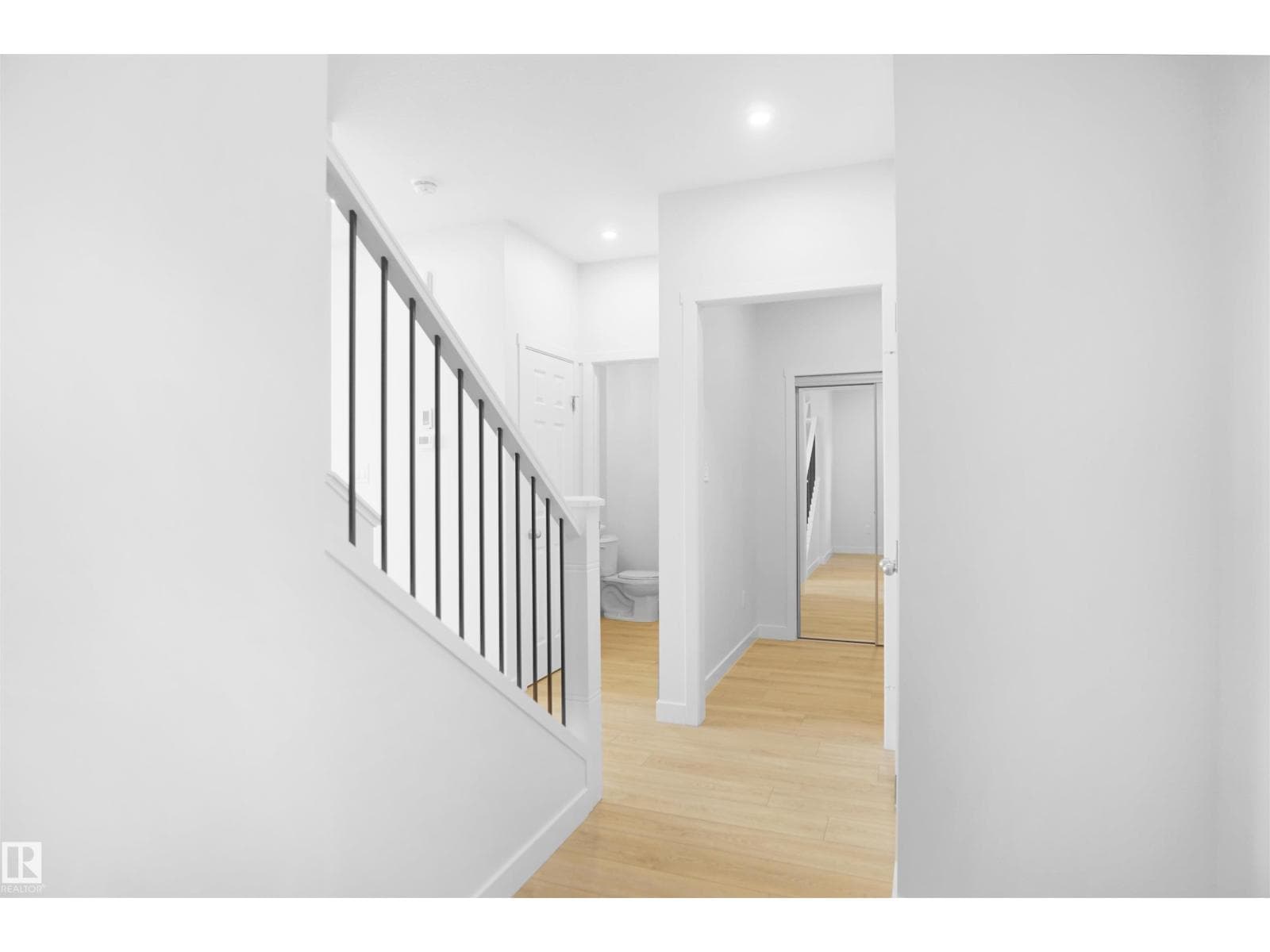 2112 210 ST NW photo 2