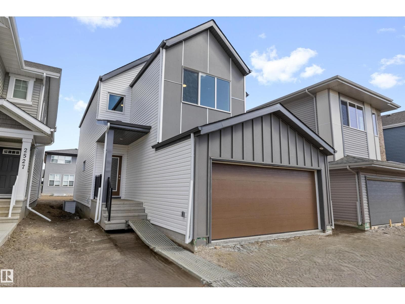 2523 210 ST NW photo 2