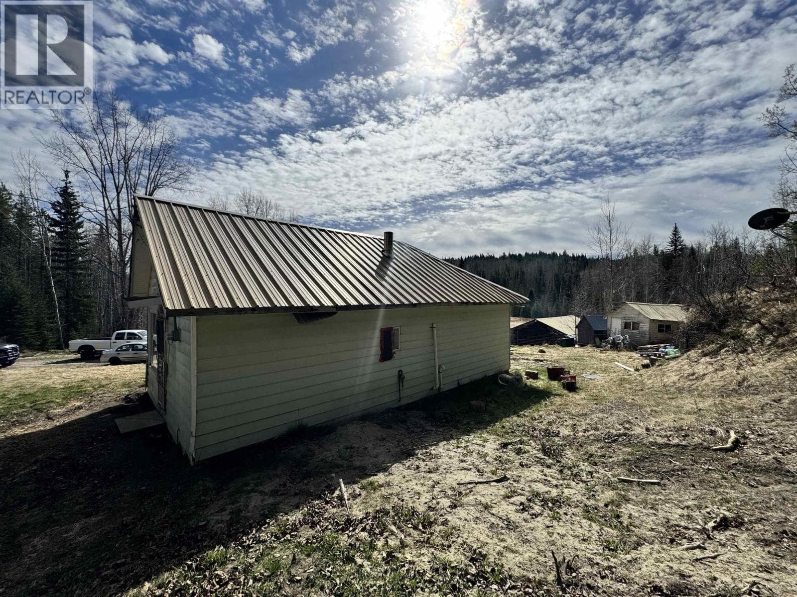 5676 LOWDEN ROAD photo 2