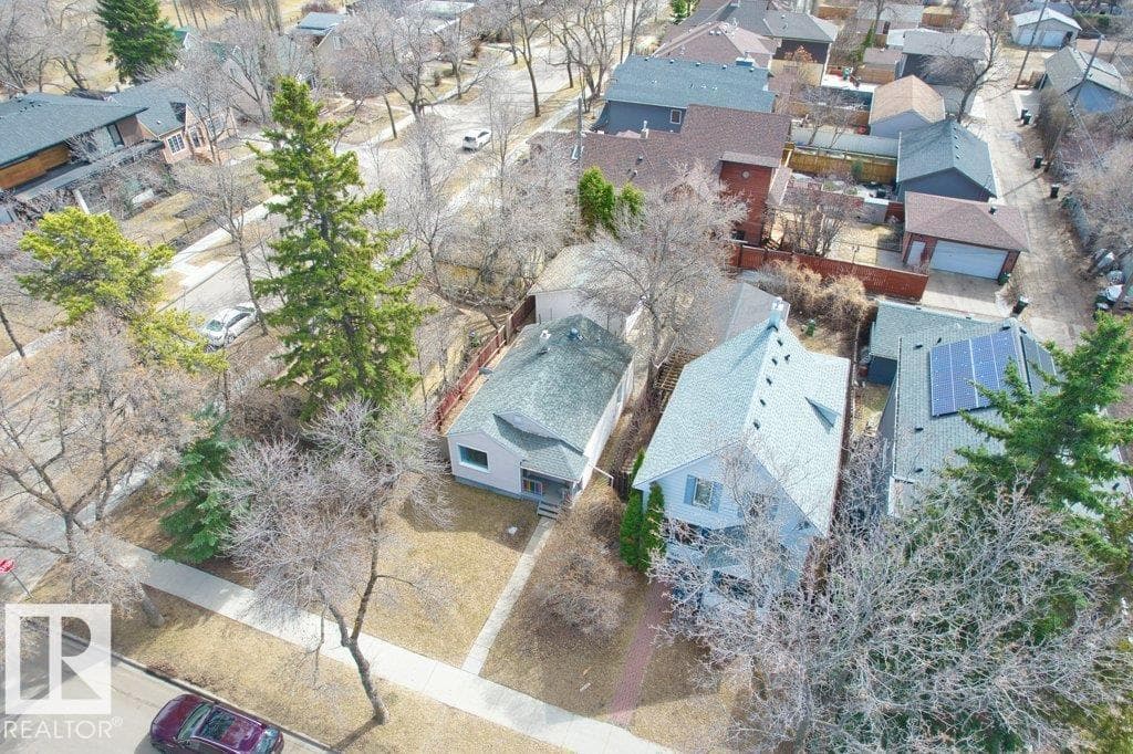 12207 110 AV NW photo 3