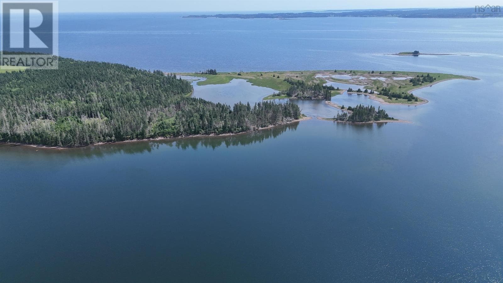 Grand Gully Island photo 2