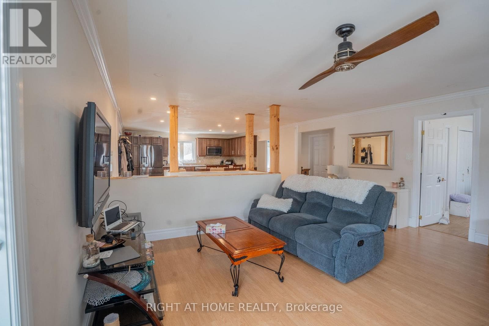 682 HENRI CIRCLE photo 5