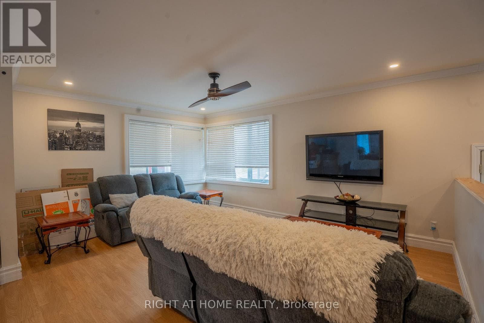 682 HENRI CIRCLE photo 4