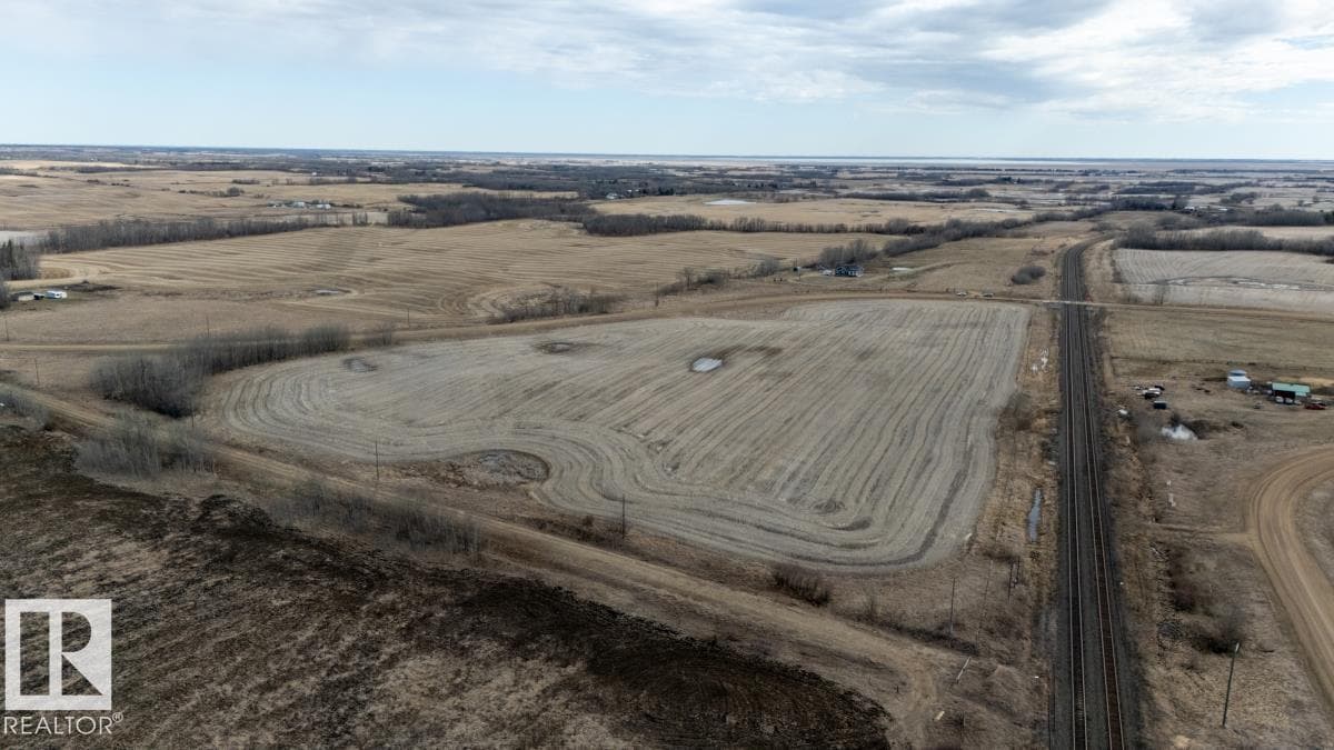 RR 194 & TWP RD 511 photo 2