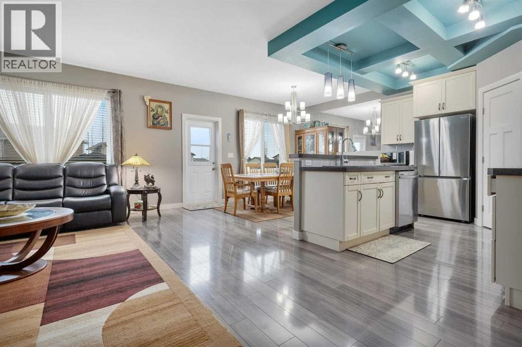 360 Kingston Drive photo 3