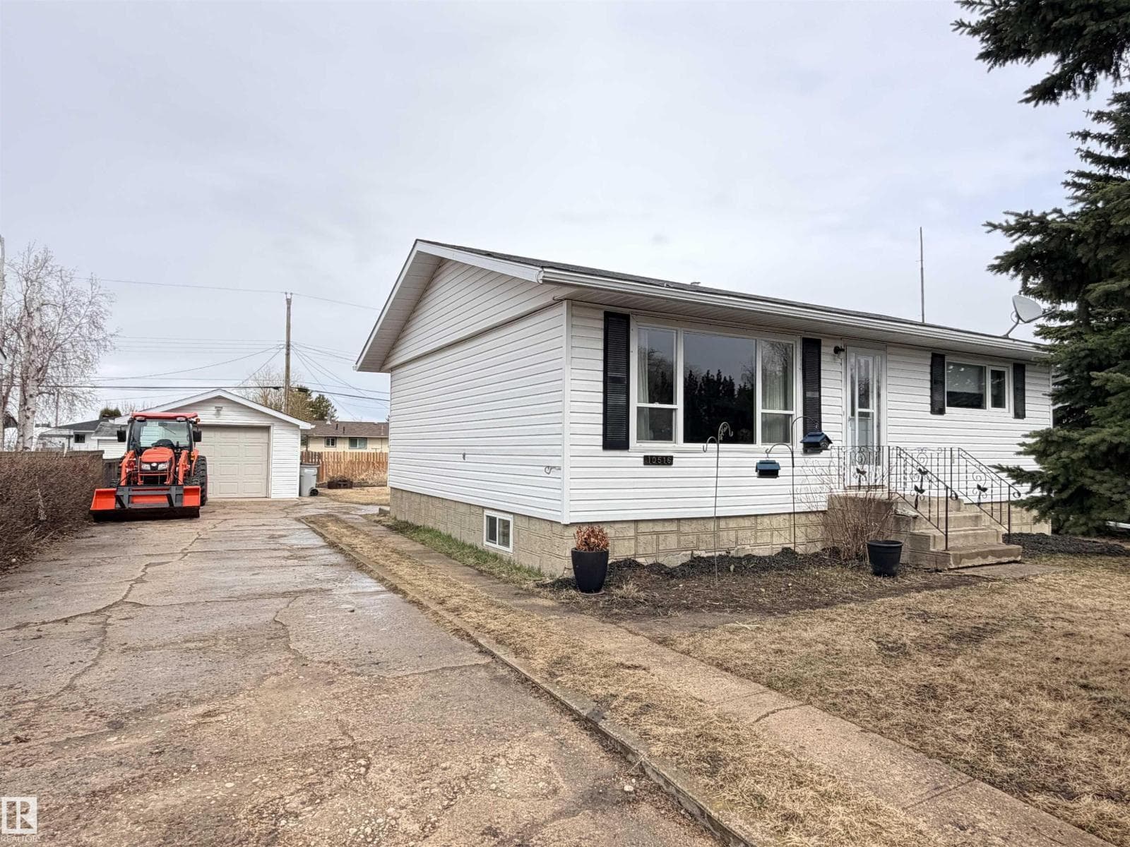 10516 104 ST photo 3