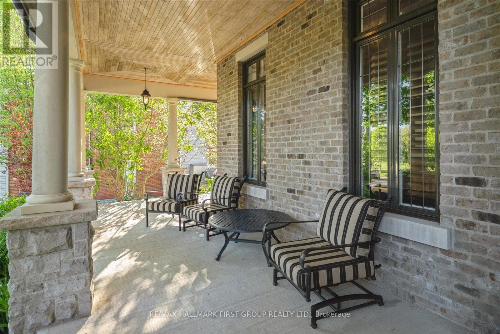 134 FRONT STREET E photo 3