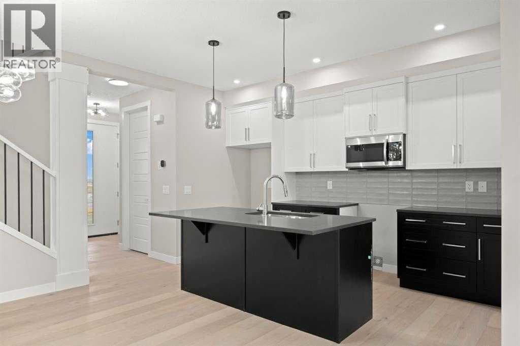 131 Ambleridge Street NW photo 4