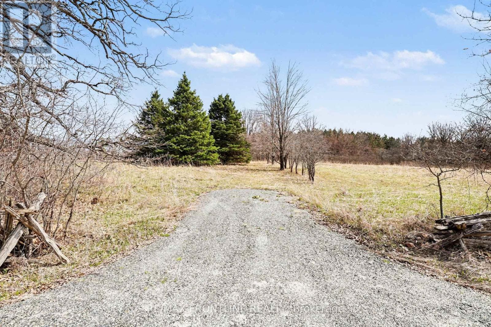 543 MACKAY LINE photo 4